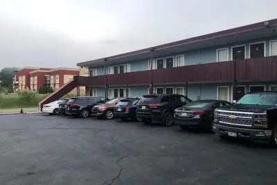 Image de 2 Double Beds Non Smoking, Red Carpet Inn, Microwave, Near Vt Campus | 2 Units