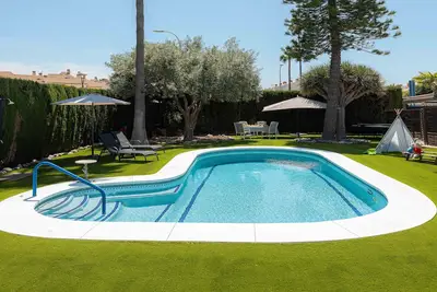 Image de Villa 'Málaga Beach - Golf' avec piscine privée, Wi-Fi et climatisation