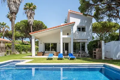 Villa 'El Cenador - Solo Familias' avec piscine privée, Wi-Fi et climatisation
