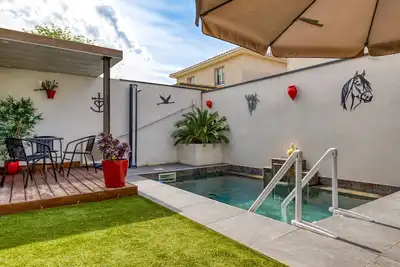 Image de Villa 6 Personnes avec piscine privée, Wi-Fi et climatisation