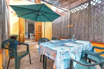 Image de Maison de vacances 'Holiday Cala Sant'andrea' avec terrasse partagée, balcon et Wi-Fi