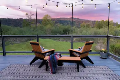 Image de Waterfront Haven w/ Stunning Views & Guided Fishing Trips - Puget Island Escape