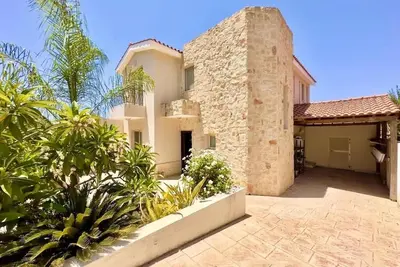 Image de Luxurious 4-bedroom Villa in Paphos with SeaViews, Pool, Fitness, Bar&Lounge!