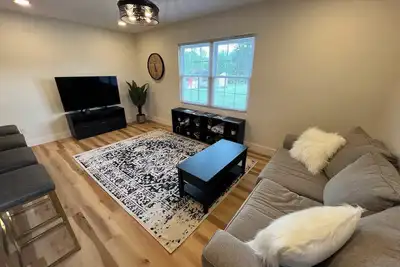 Image de New  buildout in the heart of Teays Valley & Hurricane. Private and convenient.