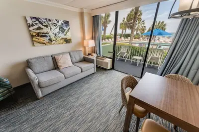 Image de Direct Oceanfront at Coral Beach, View, Heated Pools