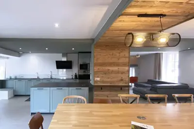 Image de Villa: 7 chambres 7 sdb, Sauna, Jacuzzi/Piscine, Discothèque privée, baby foot.