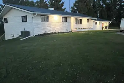 3/2 Clare, Mi Quaint Guest House with scenic views!