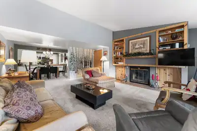 Ideally Located Condo in Keystone w/ Mountain Views from Private Balcony!