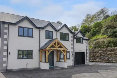 Image de Ty Mawr, pet friendly, with hot tub in Penrhyndeudraeth