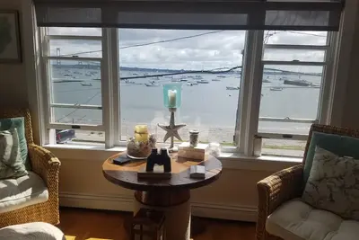 Image de Luxury waterfront condo with spectacular views. \n