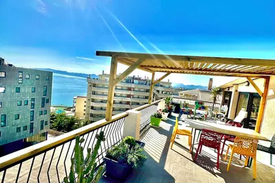 Image de Grand Pent House Terrasse spectaculaire vue Mer, 2  mn à pieds  de la plage.