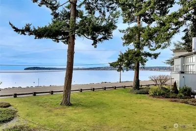 Image de Classy, Fully remodeled Modern Condo, Indoor Pool and 3 min walk to the Beach