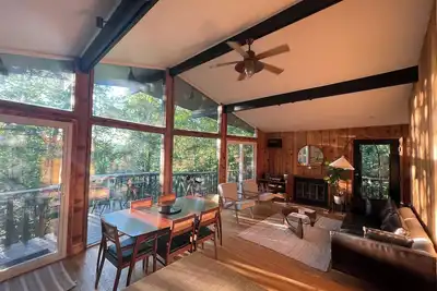 Image de Hemlock House! Mcm Cabin with Hiking Trails & Fire Pit