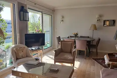 Image de 2 chambres er salle de bains dans appartement de standing proche Jo équitation