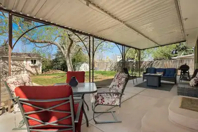 Image de Family Friendly, Ac, Covered Patio, Fenced Yard, Clean and Comfortable.