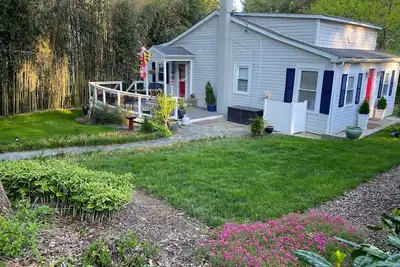 Image de Cozy Nautical Cottage in Annapolis w\/ Beautiful Outdoor Space