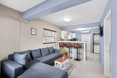 Baha Bliss - Beautiful two bedroom apartment near BahaMar and beach.