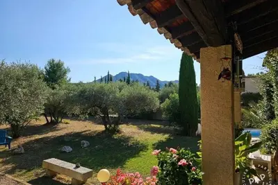 Image de Villa avec piscine à 200 mètres du centre d'Eygalieres.