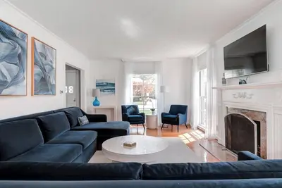 Image de Hayden House - Central Indy 1940s Gem - Great Location & Elevated Furnishings