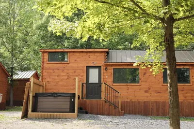 Image de The Bellefonte Campground presents: Tiny Home | 2 Bedroom with Hot Tub