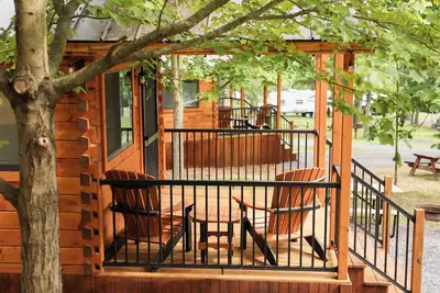 Image de The Bellefonte Campground presents: Tiny Home | 1 Bedroom with Hot Tub