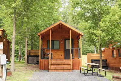 Image de The Bellefonte Campground presents: Tiny Home | 1 Bedroom with Hot Tub