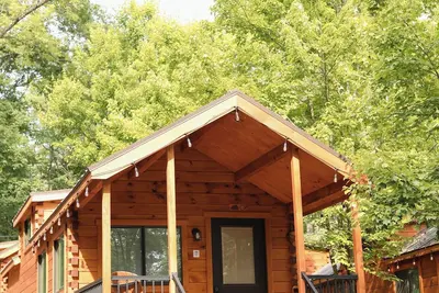 Image de The Bellefonte Campground presents: Tiny Home | 1 Bedroom with Hot Tub
