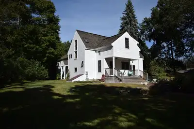 Image de A New England Original, 3-bedroom Colonial farmhouse, 3 min. from I90 & I95.