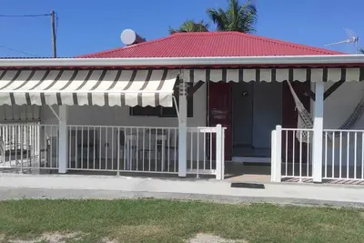 Maison créole 2 ch et jardin