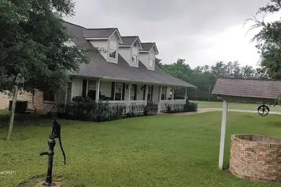 Image de Rustic getaway on 3 acres - Only minutes from Texs A&M University.