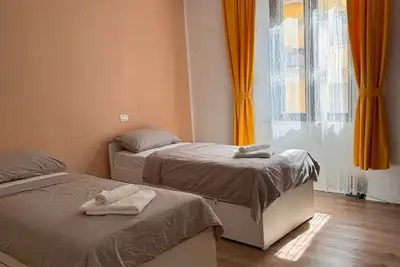 Image de 5 minutes walking from train station and just 10 minutes from Pisa airport