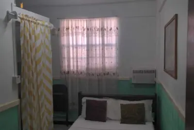 Image de Symes Zee - Bar, Resturant, Rooftop Views.