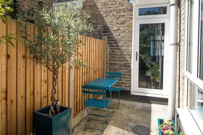 Image de Bright, family and business friendly house