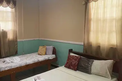 Image de Symes Zee - Bar, Resturant, Rooftop Views.