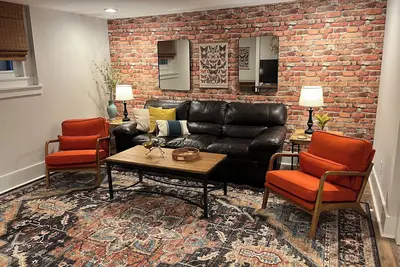 Image de 2 BRs / 1 Ba - Stroll to Coffee, Bakery, Wine Bar - Downtown Garner
