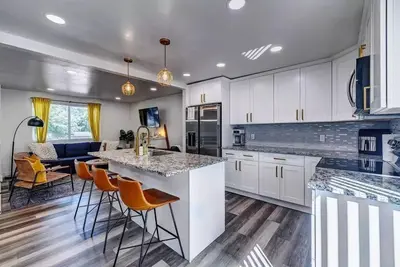 Image de Adventure Basecamp near Cottonwood Canyons!