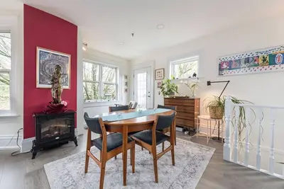 Image de A charming summer stay in a quiet neighbourhood close to downtown.