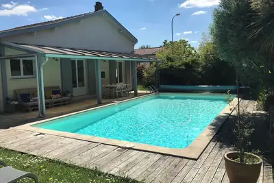 Image de Maison avec piscine à 10 minutes du centre de Bordeaux