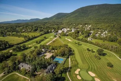 Image de Best location fresh Manchester townhome, pool, view!
