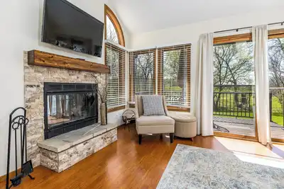 Image de Winter. Perfected. @ South Course Villa - Scenic, Fireplace & loaded w/Style!