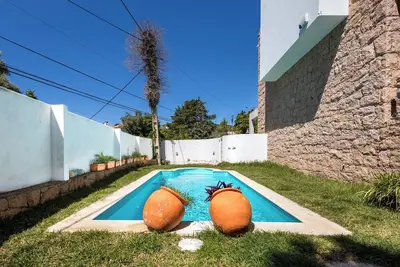 Image de Family Home With Pool and Ocean Views, Located in a Peaceful Residential Area