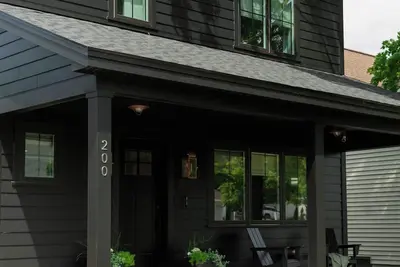 Image de Newly built, family-friendly rental in the heart of Leland. Blocks from beach!