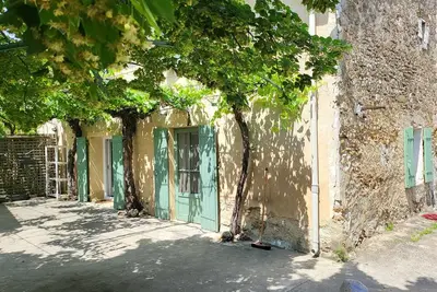 Image de Mas provençal proche du Mont Ventoux