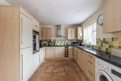Image de Spacious home along the seafront with beautiful beach views