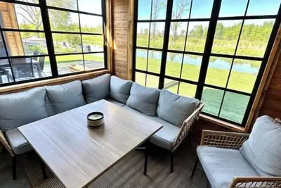 Image de Chalet en bordure du canal le 236