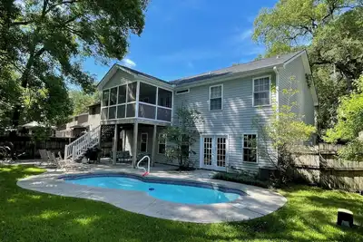 Image de Poolside Paradise Getaway - North Charleston Gem