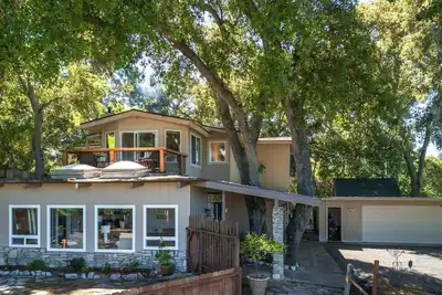 Image de Paradise on a Hill with Hot Tub and Tree House