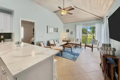 Image de Golf Cart Included, Abaco Villa, Treasure Cay, Bahamas, 100 yards from beach