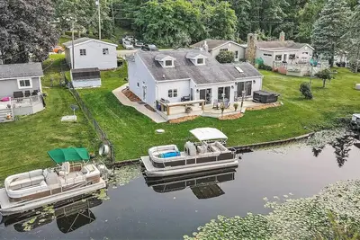 Image de All Sports Big Wolf lake house that sleeps 12!