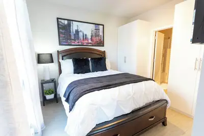 Image de Stunning 1-Bedroom Apartment+Super Fast WiFi+In-Unit W/D+Roku TVs+Walk to Uptown